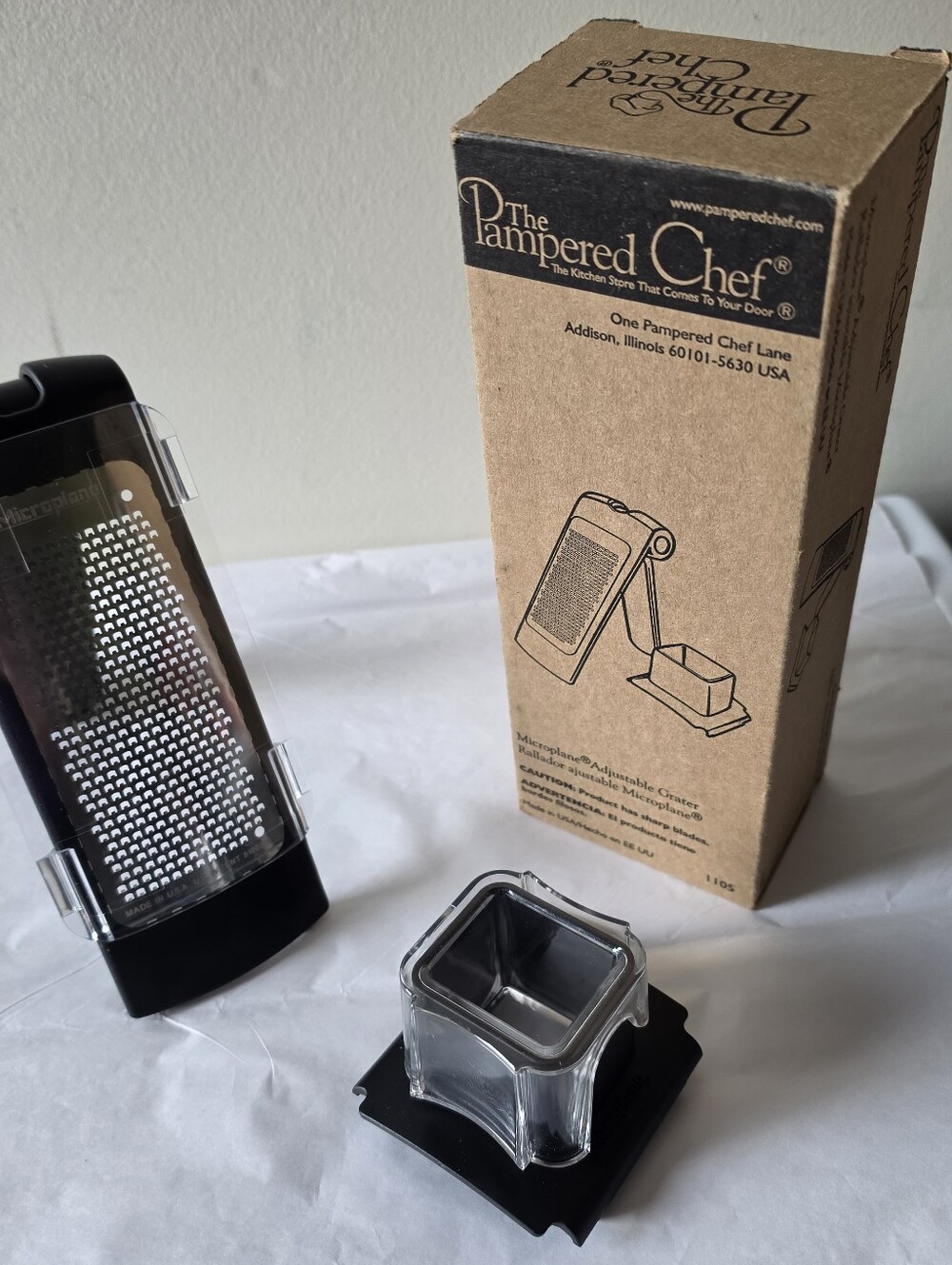 Pampered Chef Microplane Adjustable Fine Grater 1105 Complete with Food Holder